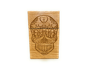 Laser Etched Wood Design Hard Case Cigarette Pack Holder Fits Kings